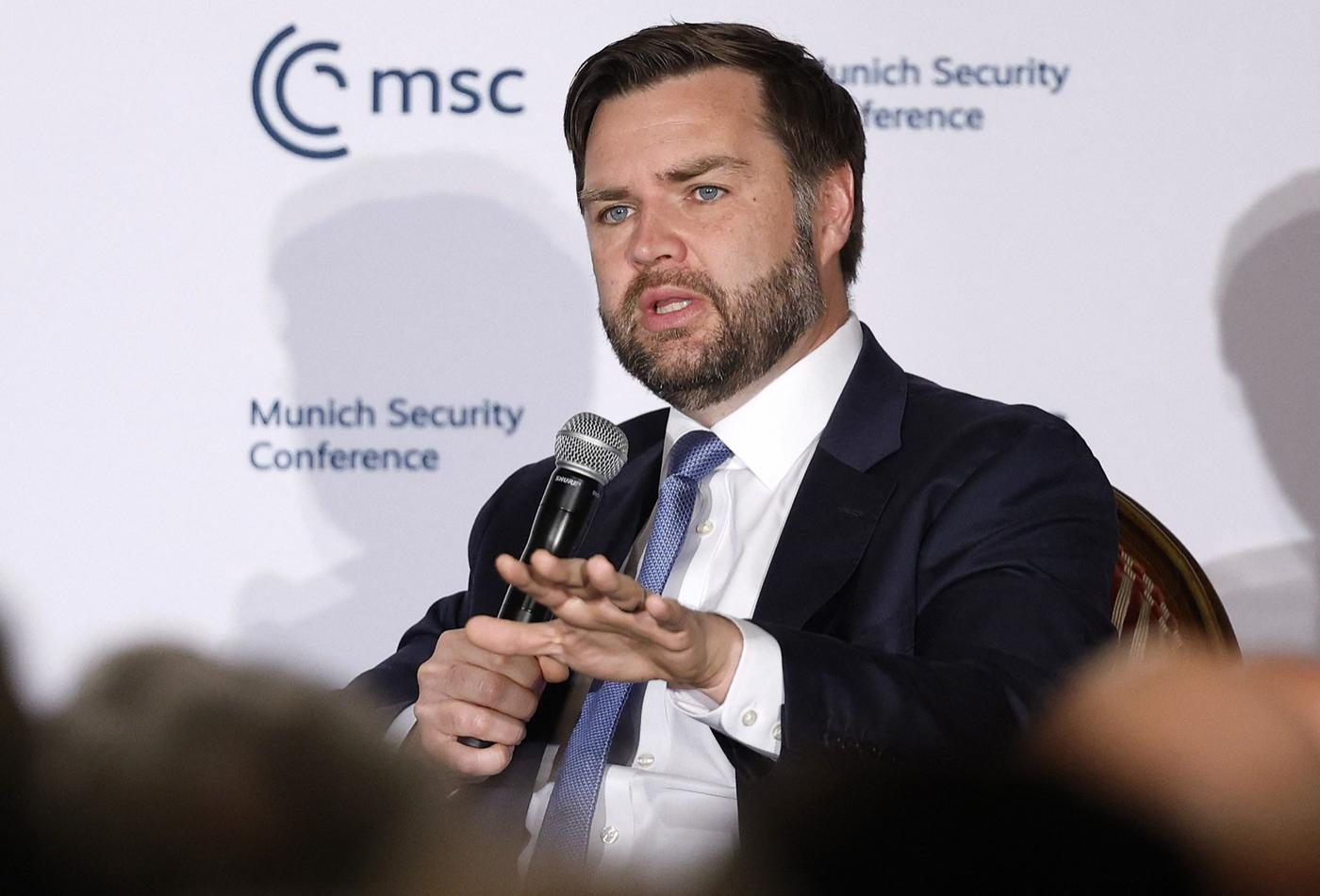 JD Vance îndeamnă Rusia şi Ucraina să negocieze direct pacea. Vicepreşedintele SUA consideră că cererile teritoriale ale Moscovei sunt excesive: "Cer prea mult"