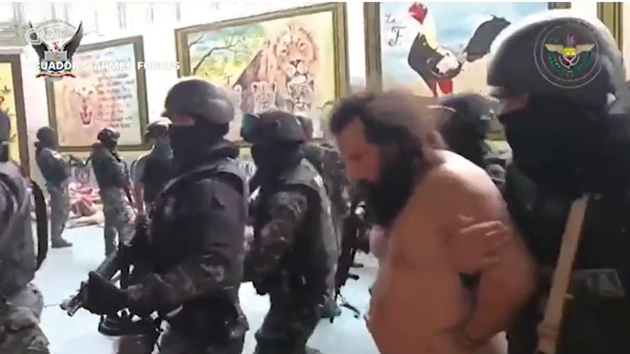 Fito, cel mai căutat fugar din Ecuador, descoperit ascuns într-o casă din oraşul natal, sub blatul bucătăriei
