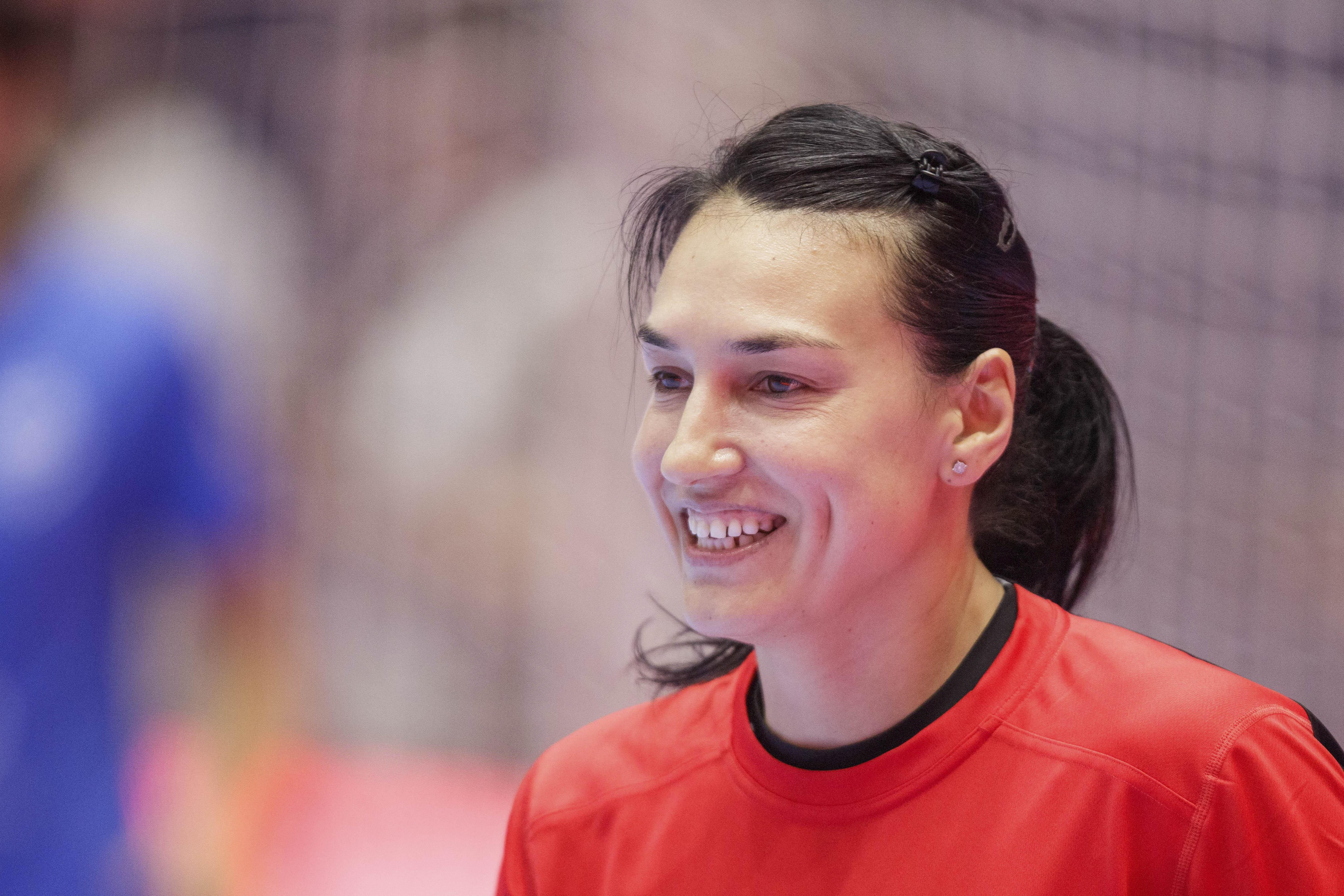 Cristina Neagu s-a retras. Mii de fani au fost prezenţi la ultimul meci