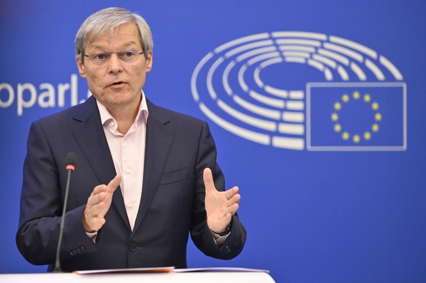 SURSE: Nicuşor Dan l-ar putea numi pe Dacian Cioloş la şefia SRI