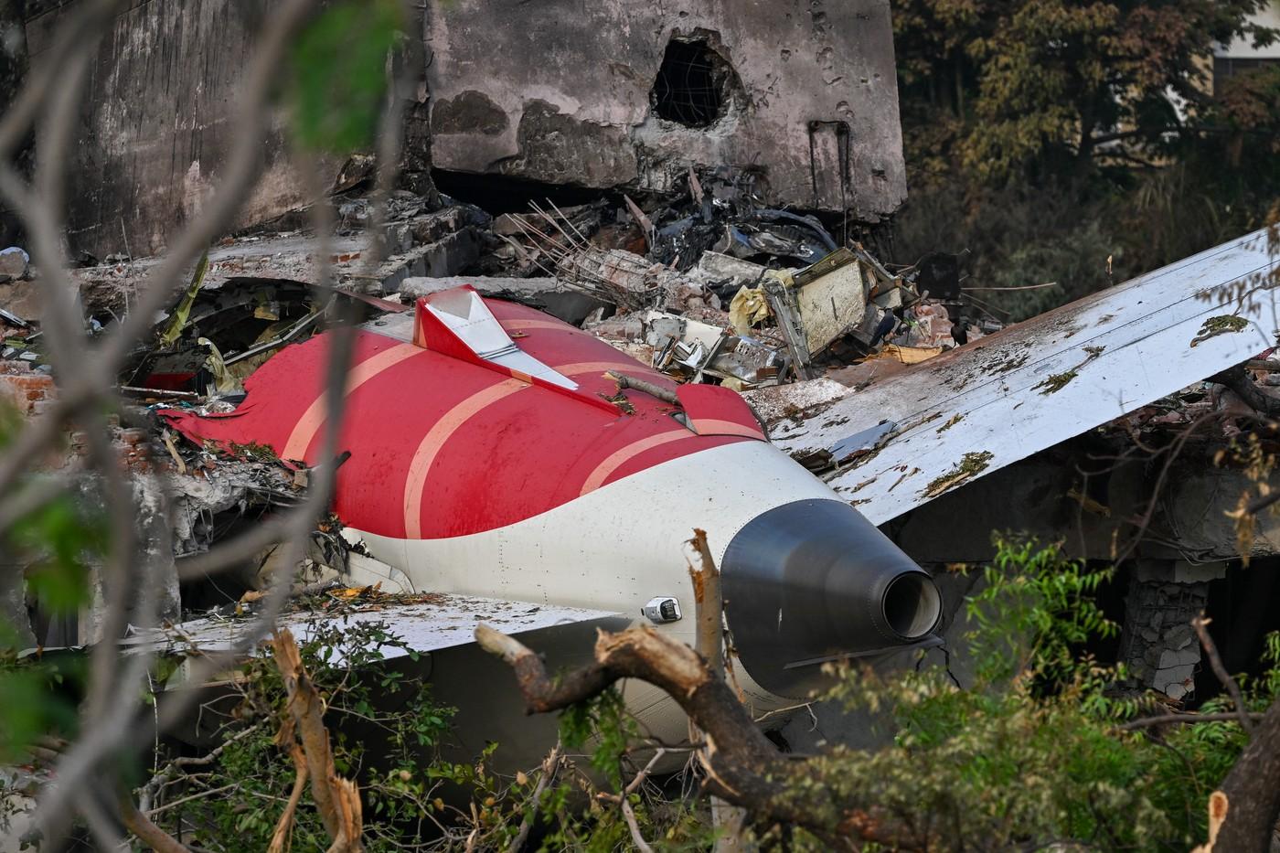 Pilotul avionului Air India prăbuşit avea depresie, după moartea mamei
