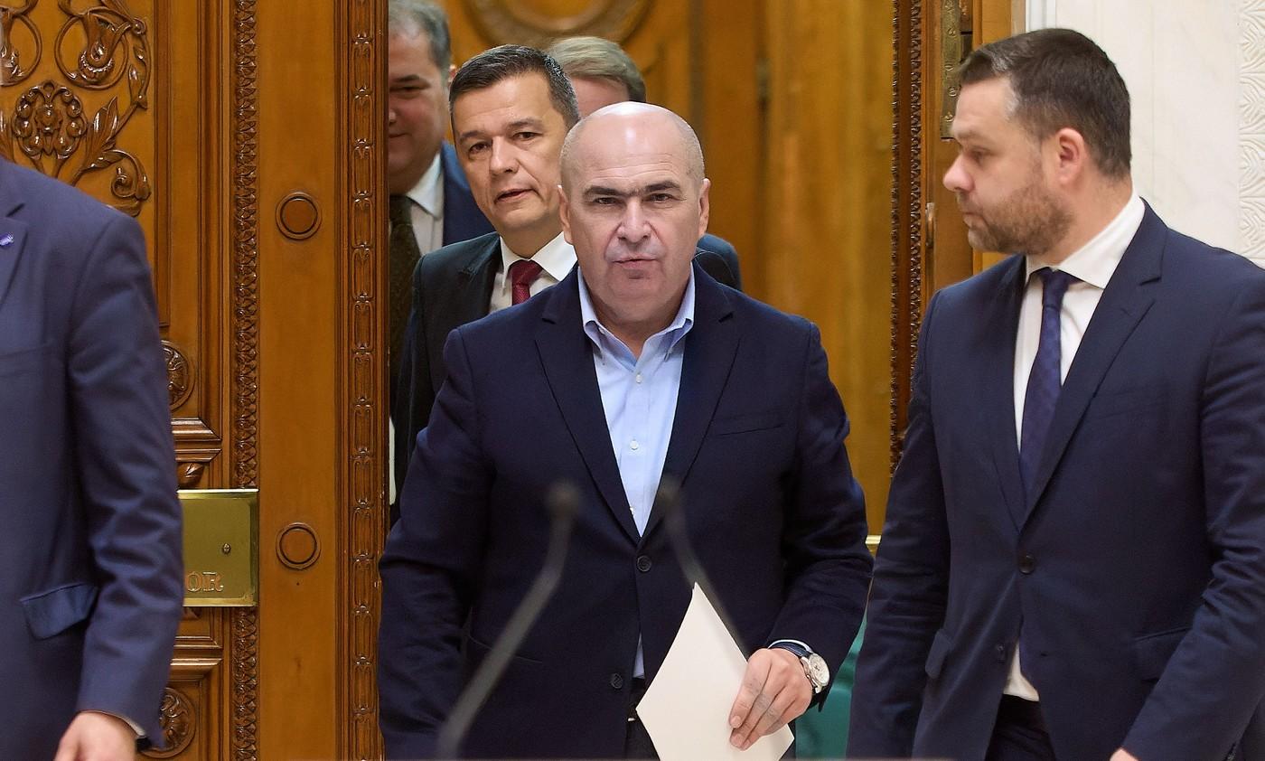 Bolojan dă afară 40% din angajaţii Guvernului prin concursuri. "La ce lucraţi voi?"