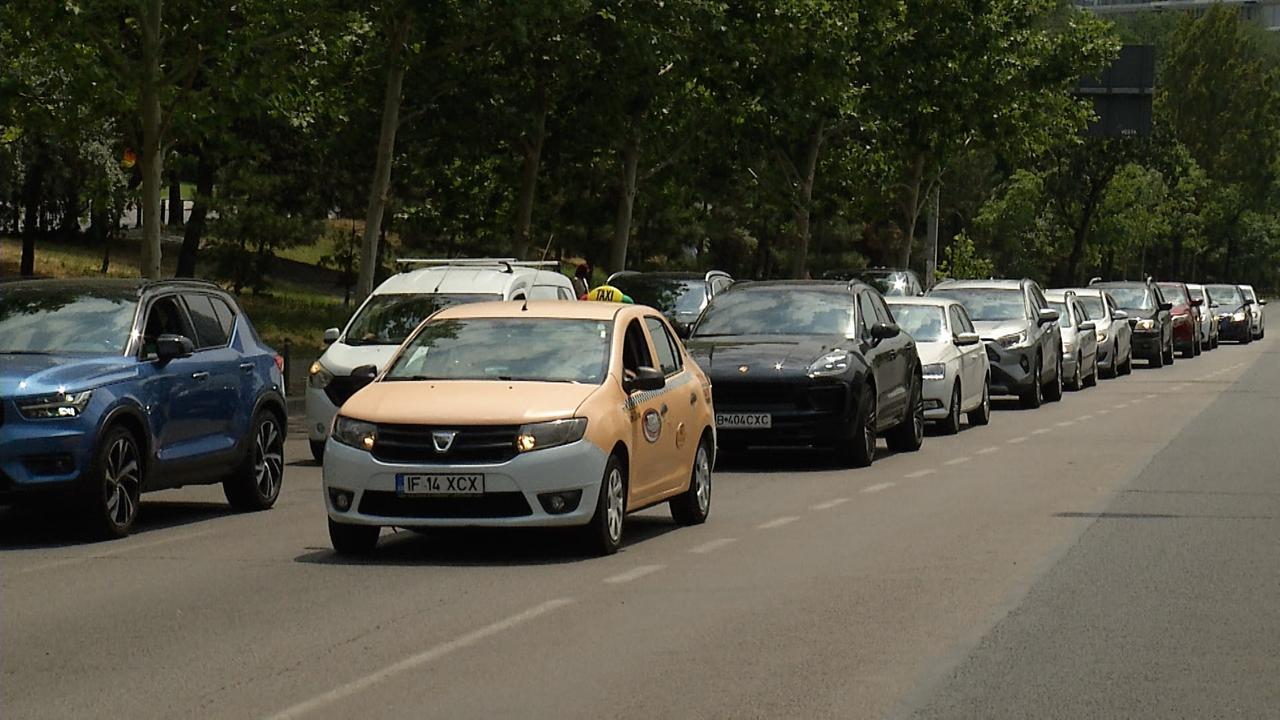 Tot mai multe maşini iau foc în mers sau chiar în parcare. Cum pot evita şoferii un incendiu
