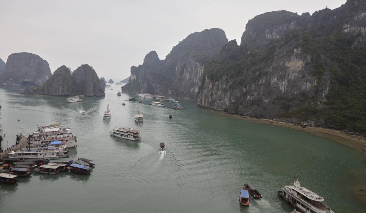 Cel puțin 34 de morți, după ce o ambarcațiune turistică s-a scufundat în golful Halong din Vietnam 