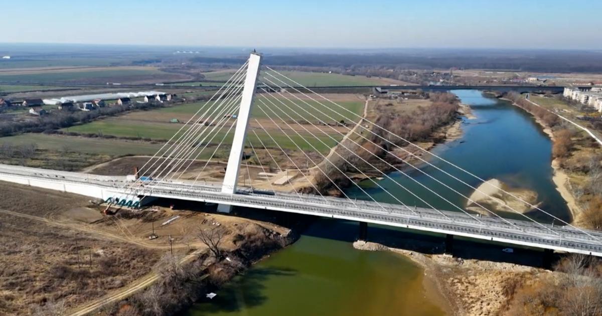 Podul peste Mureș, de 30 de milioane de euro, are probleme grave de structură şi s-ar putea prăbuşi