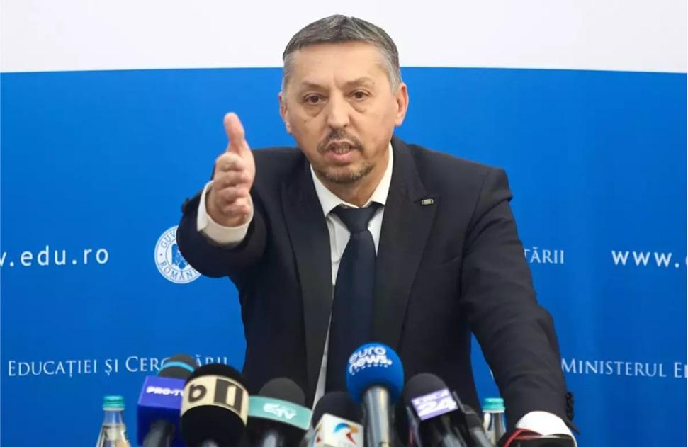 Daniel David: "Educaţia are o contribuţie mare la deficitul pe care îl avem"