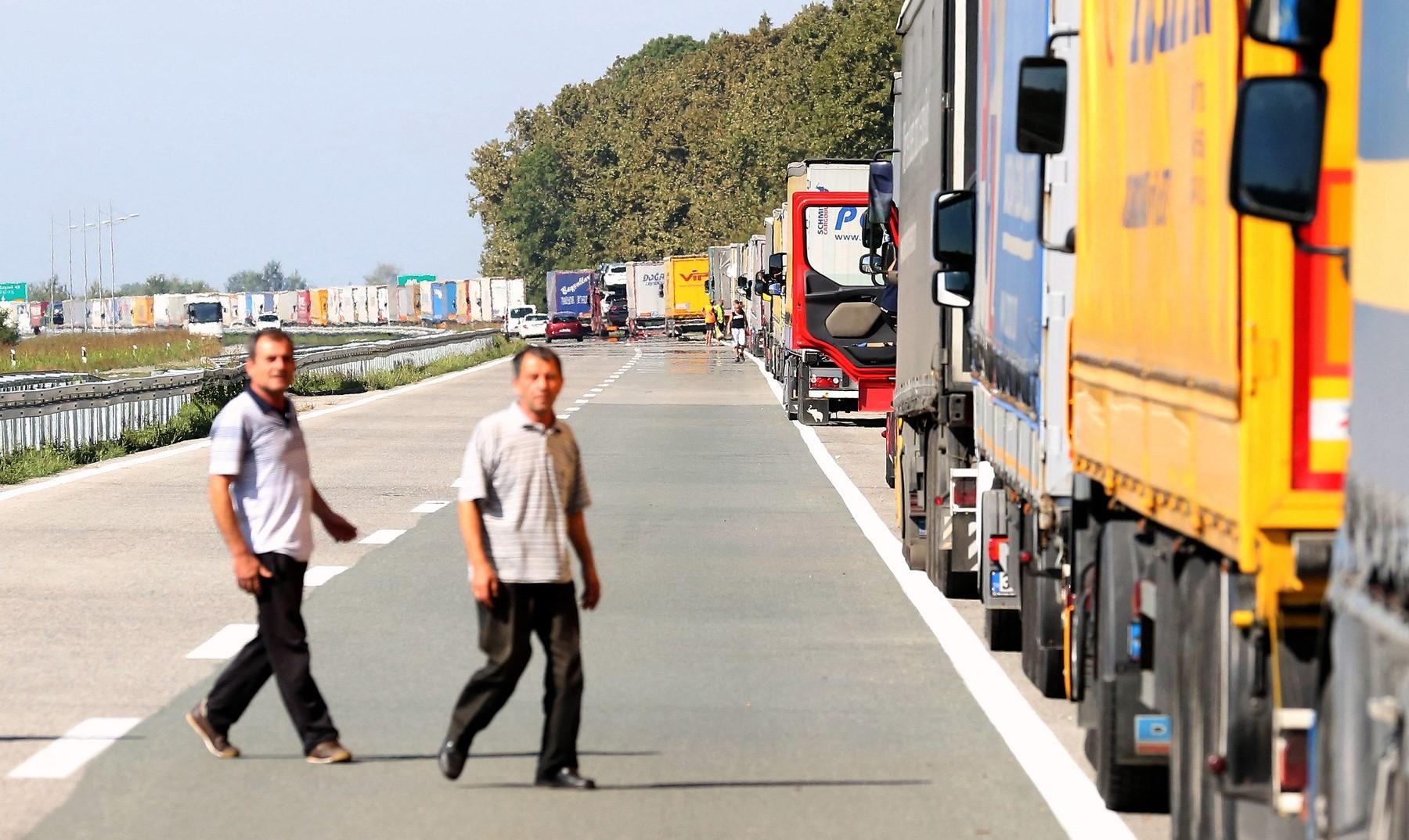 Transportatorii, reacţie la noile taxe: Ne vom pierde oamenii. Vor pleca în alte ţări, pentru salarii mai mari