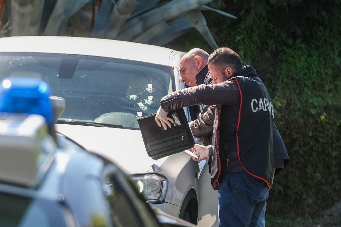 A trăit timp de trei ani cu cadavrul fratelui său în casă. Caz tulburător în Italia