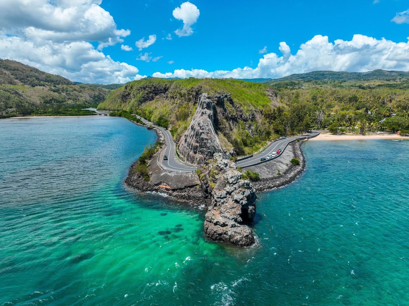 Mort în vacanţa de vis: tânăr de 20 de ani, turist în Mauritius, a căzut în gol 125 m, în timpul unei drumeţii