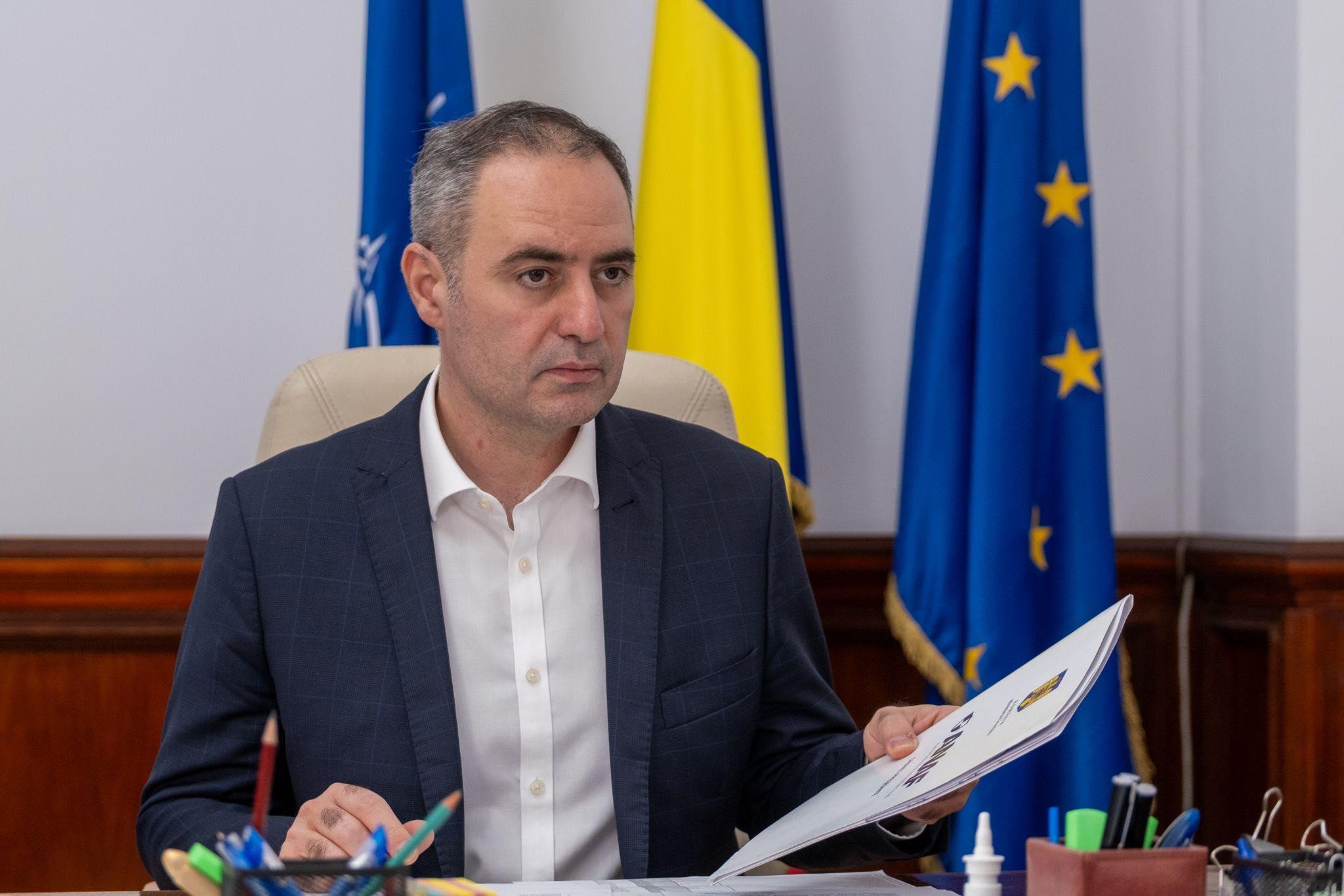 Se schimbă modul de impozitare al multinaționalelor. Ce va anunța ministrul Nazare de la Guvern, la ora 13:00