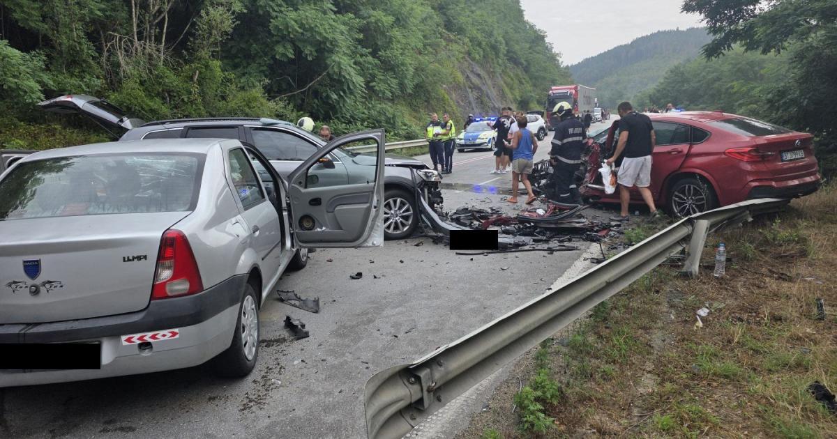 O mamă şi fiul ei de 8 ani, aduşi la spitalele din Bucureşti după accidentul din Bulgaria. Filmul incidentului