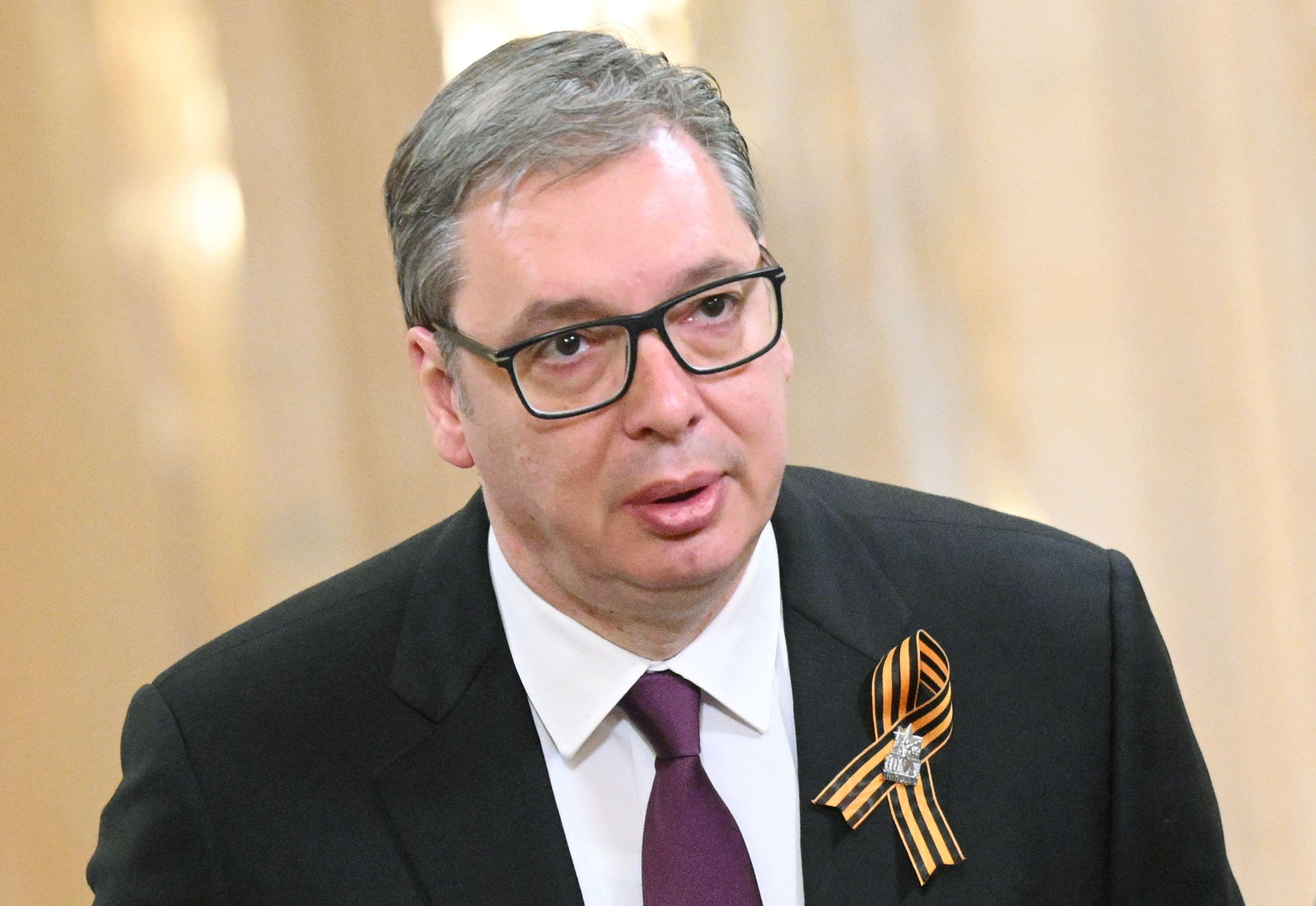 Serbia, în pragul confruntării: partidul lui Vucic mobilizează contramanifestaţii faţă de protestele opoziţiei