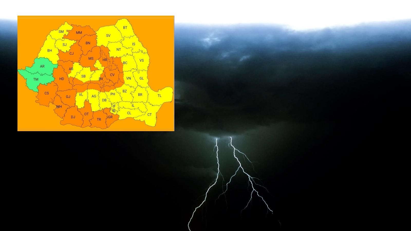 Aproape toată ţara intră sub cod portocaliu şi galben de ploi şi vijelii