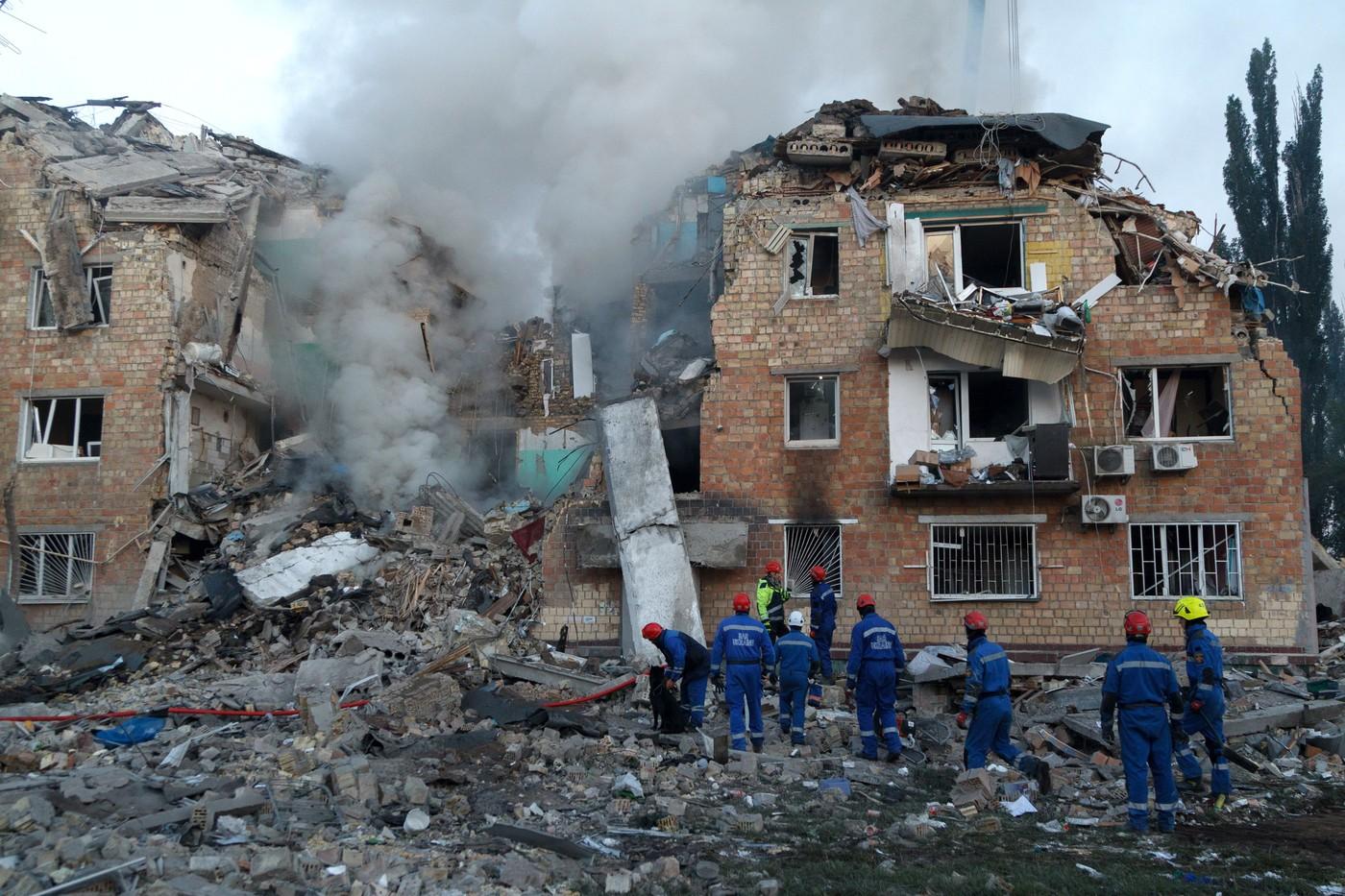 "Nu o mai am pe Ianuşca mea". Şi-a pierdut fiica în atacul din Kiev: blocul în care locuia a fost lovit