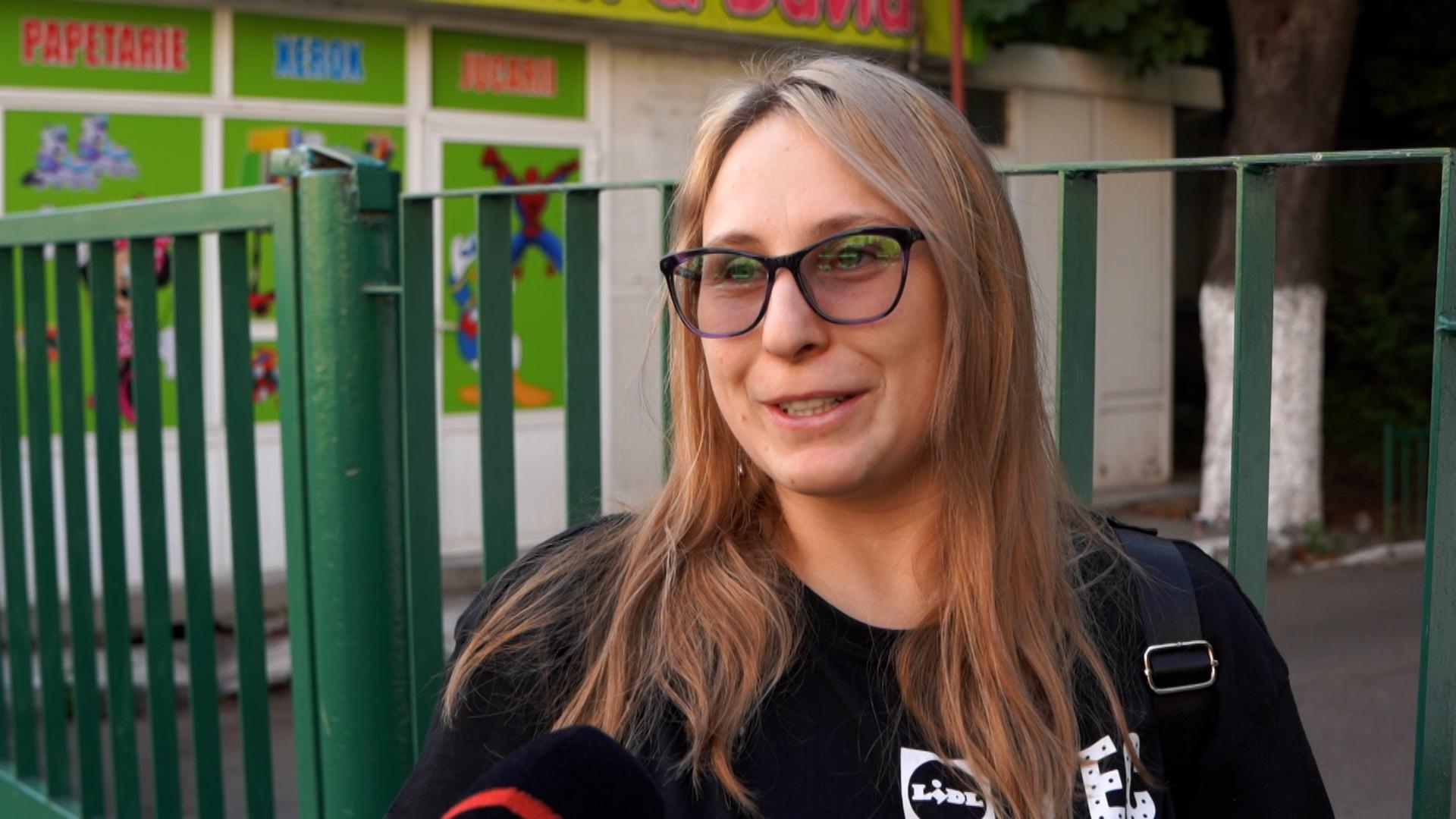 A venit să dea BAC-ul la 2 ani după liceu. Unde a lucrat între timp Alexandra