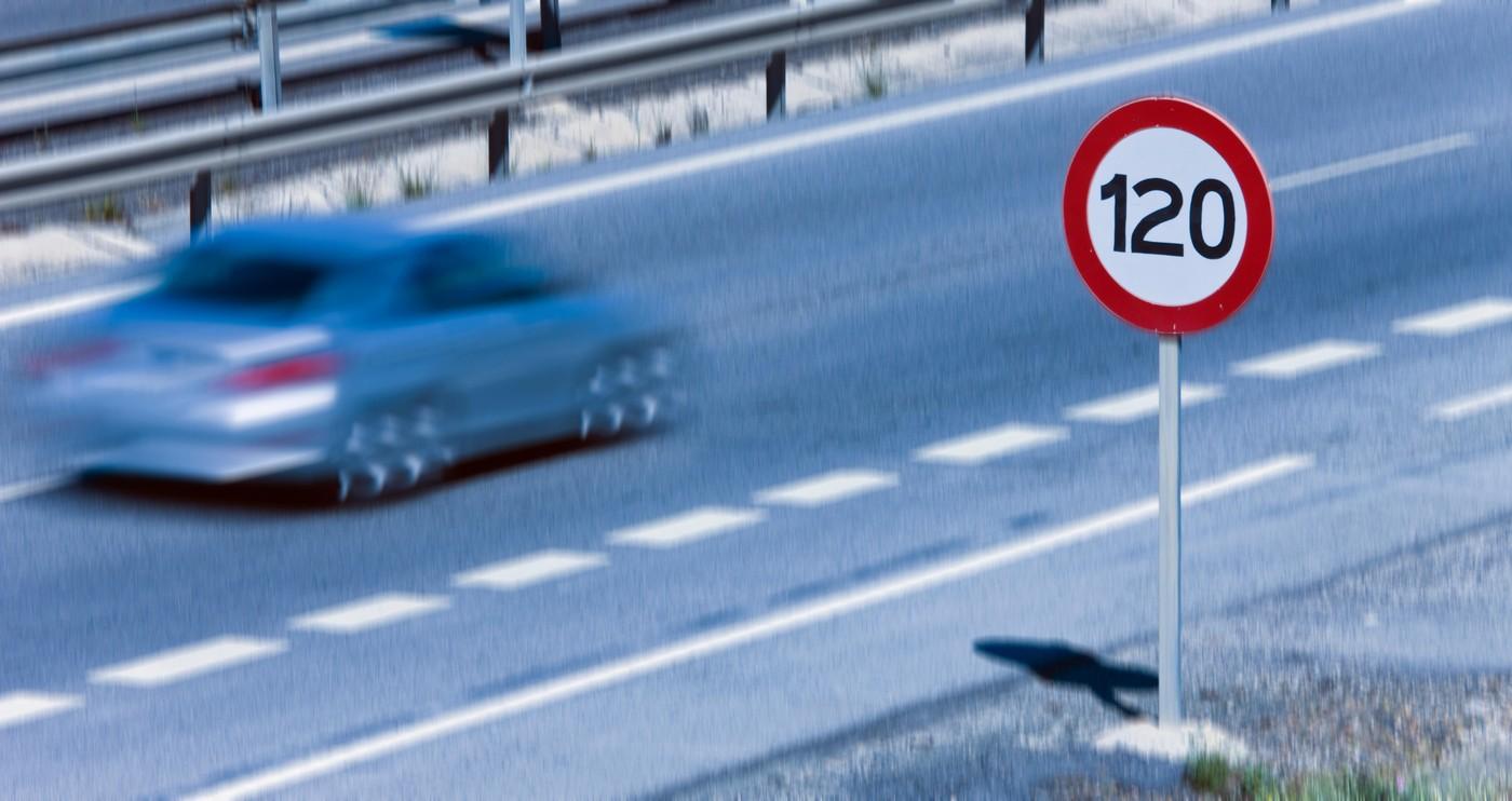 Amenda primită de un şofer prins gonind cu 321 km/h pe o autostradă din Germania