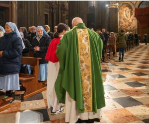 Un preot italian antimafia, țintă a Camorrei. A primit un glonț înfășurat într-o batistă, în timpul slujbei