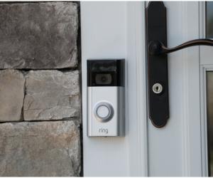 Misterul soneriei care le-a făcut nopţi albe locatarilor unui bloc din Germania. Cine suna obsesiv la uşă