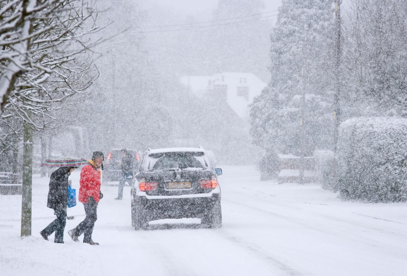 Informare meteo de vânt, lapoviță, ninsoare, polei în întreaga ţară. Cod galben de viscol la munte