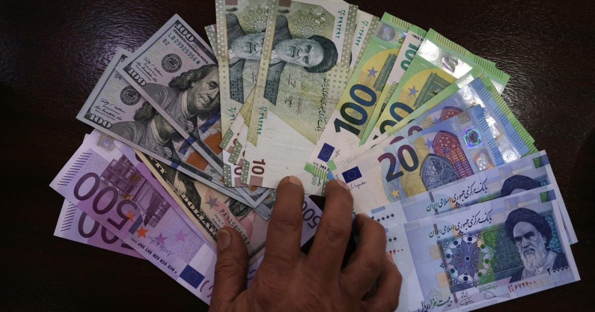 Poza pentru articolul Cum s-a prăbuşit moneda iraniană la aproape zero faţă de dolar. E de 20.000 de ori mai slabă ca la revoluţie