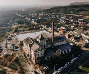 O fabrică de bere din Transilvania, veche de 200 ani, e scoasă la vânzare pentru aproape 3 milioane €