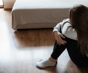 O mamă și-a vândut fiica unui bărbat de 25 de ani, în Italia. Cum a scăpat copila din mâinile agresorului