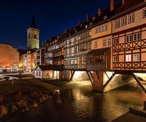 Podul locuit care a rezistat peste 800 de ani: 80 de oameni au ales să îşi facă aici o casă