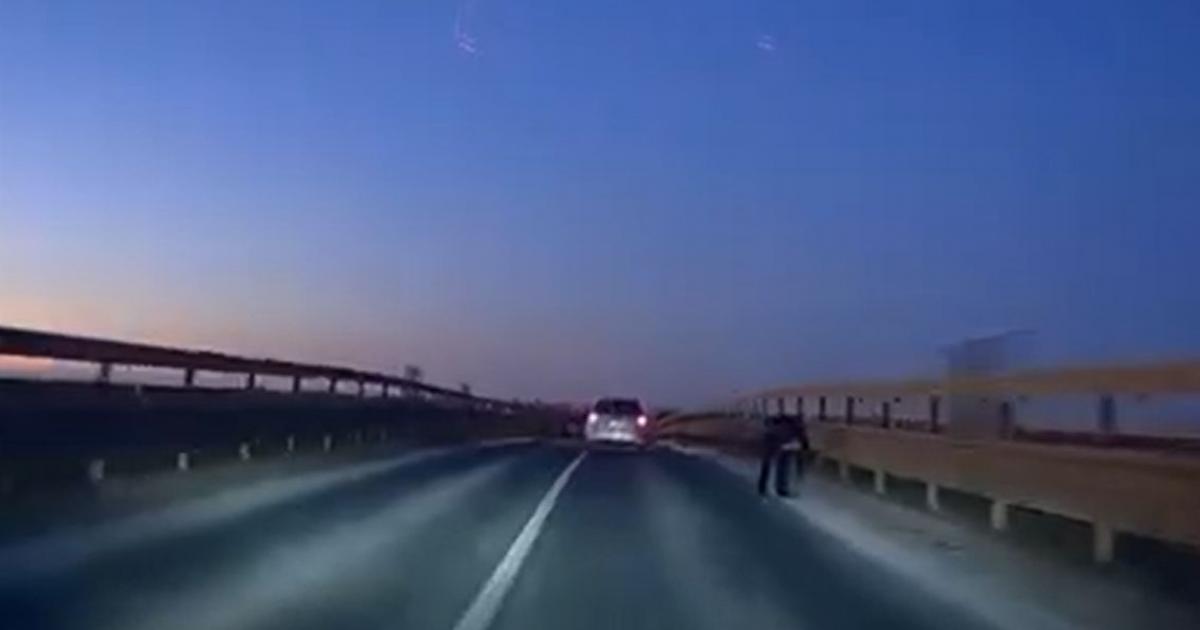 Poza pentru articolul Ultimele clipe din viaţa unui biciclist din Galaţi, surprinse de o cameră. A fost spulberat de o maşină