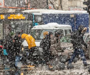 Vreme rea până luni seară: Ninsori, polei, viscol, zăpadă până la 15 cm în Transilvania și Maramureș