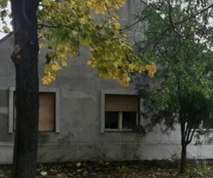 Satul în care o casă de 80mp cu 3 camere se dă cu 8.000 de euro