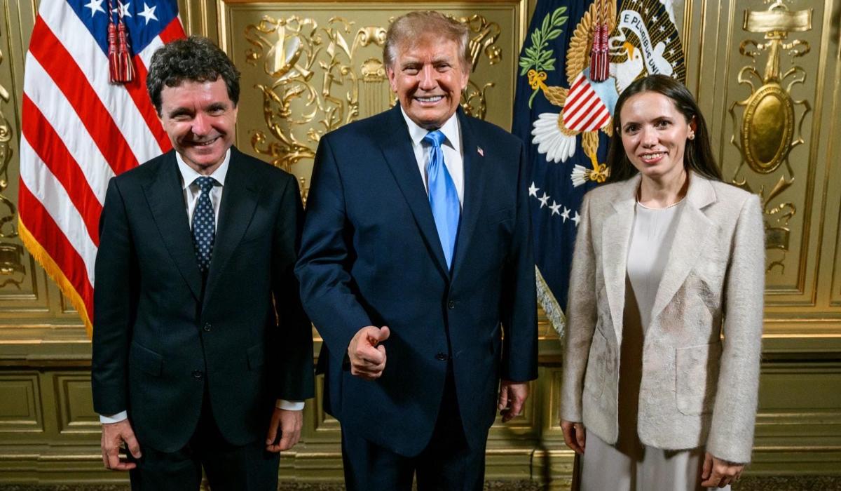 Administrația Prezidențială, reacție după ce s-a sugerat că Nicușor Dan s-a fotografiat cu macheta lui Trump
