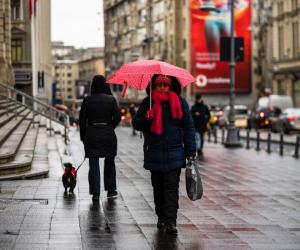Cod portocaliu de ploi abundente şi vânt în două judeţe. Vin şi ninsorile, cu strat de zăpadă de până la 30 cm