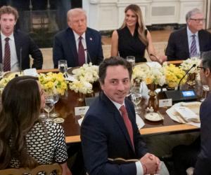 Unde fug ultra-bogaţii pentru a-şi salva averile: "Nu e corect să fii pedepsit atunci când ai succes"