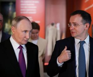 De ce-l trimite Putin pe "omul negru" Medinski la negocierile de la Geneva. 20 de oameni în delegaţia rusă