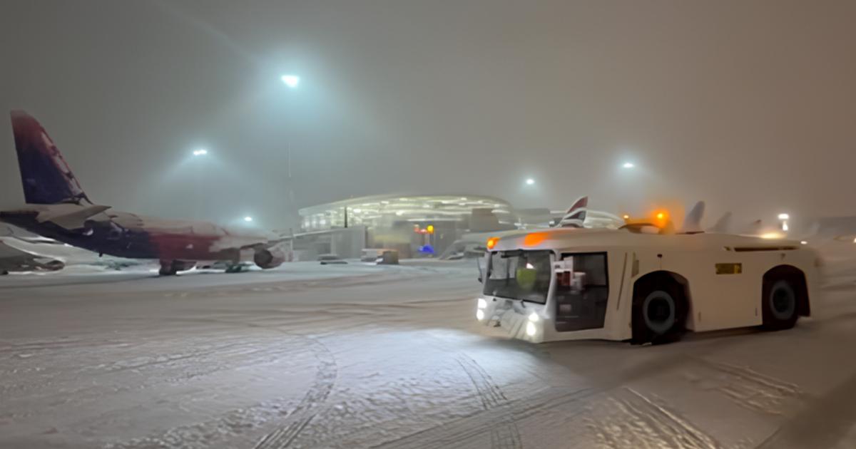 Poza pentru articolul Zboruri în condiţii de iarnă severă pe aeroporturile Capitalei. Posibile întârzieri anunţate de companii