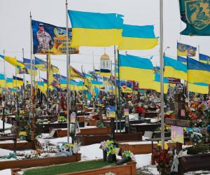 Ucraina devine o țară de văduve și orfani: A pierdut 10 milioane de oameni în 4 ani de război