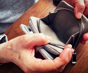 De ce sunt sfătuiţi pensionarii francezi să se mute în România şi să trăiască cu 1.000 de euro