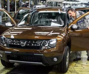 Dacia îşi reduce personalul, sute de oameni pleacă. Cei care renunţă de bunăvoie primesc până la 50.000 €