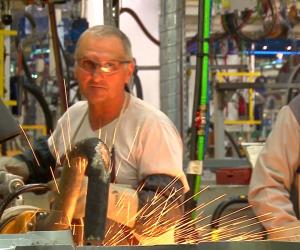 Compania din România care le oferă 40.000 de euro angajaţilor care îşi dau demisia