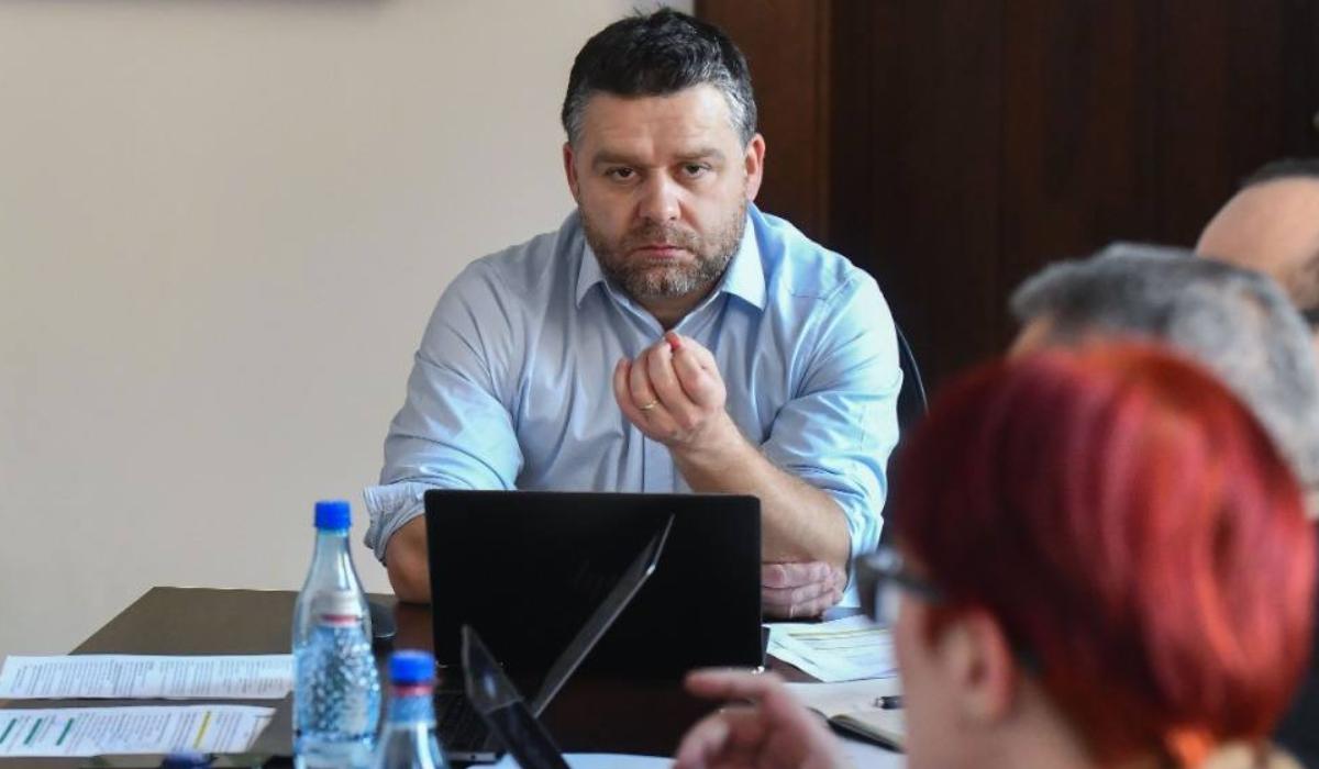 Șoferii și vatmanii STB nu vor fi concediați și nu li se vor reduce salariile, dă asigurări primarul Ciucu
