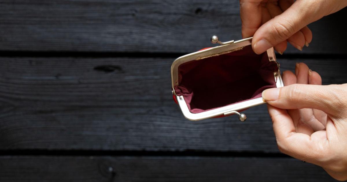 Poza pentru articolul A cumpărat un portofel cu 3 lei dintr-un second-hand. Ce a găsit înăuntru a emoţionat-o profund