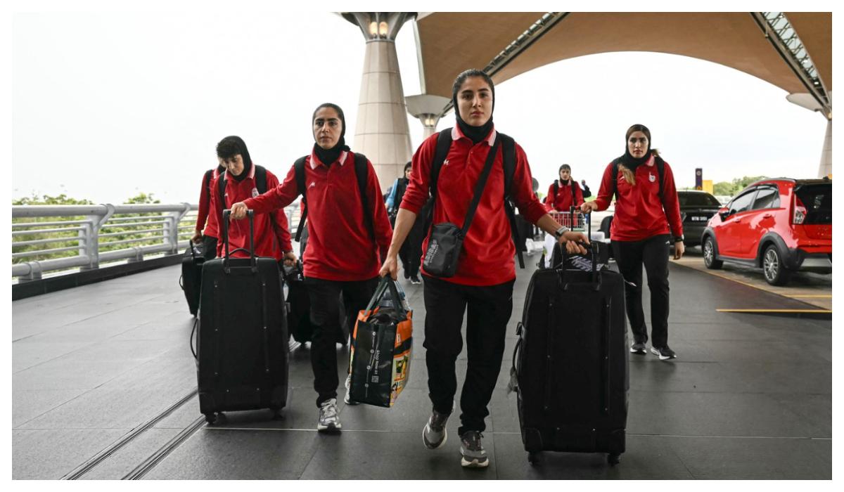 Cinci femei din echipa de fotbal a Iranului au decis să se întoarcă acasă deşi au obţinut azil în Australia