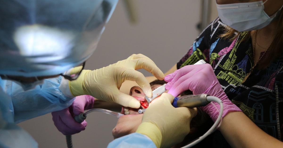 Poza pentru articolul Cât de des mergem la dentist. Medic: Românii merg la stomatolog doar când îi doare
