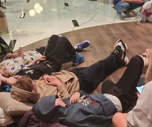 Elevii din Vrancea, blocați în Dubai, vor primi absențe la şcoală. Părinţii, obligaţi să le motiveze