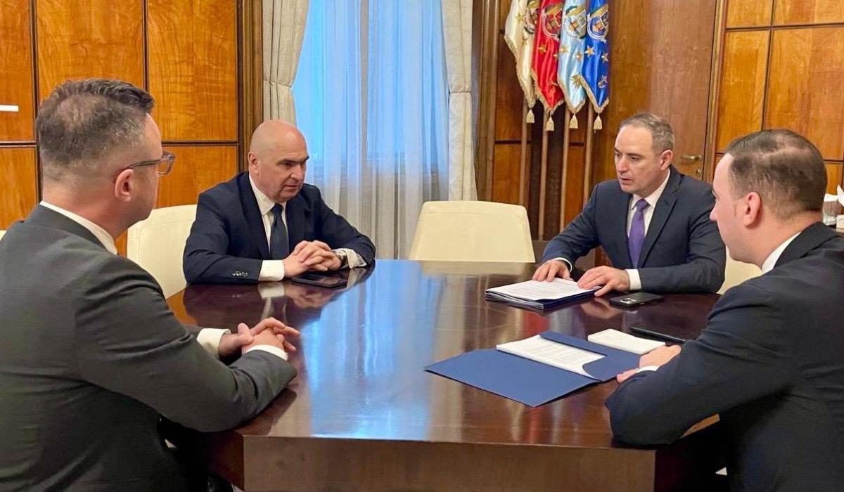Guvernul promite un plan după creșterea record a carburanților, finalizat săptămâna viitoare