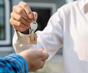 Un american şi-a vândut casa cu ajutorul ChatGPT în 5 zile și a obținut o sumă record. Ce l-a sfătuit AI-ul