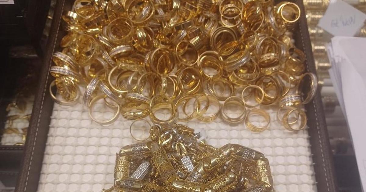 Poza pentru articolul Captură de 6 kilograme de aur şi diamante, în Călăraşi. ANAF a predat tot aurul Trezoreriei