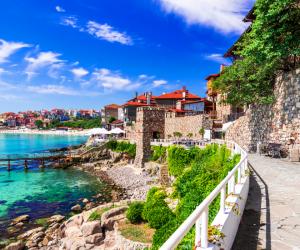 Orașul aproape de graniţa cu România unde te simți ca în Amalfi. Berea costă 10 lei, prânzul până în 50 de lei