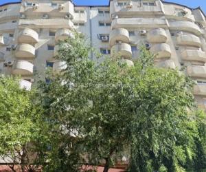 Un bloc din centrul Bucureștiului a fost scos integral la vânzare. Care este preţul cerut