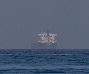 Iranul reimpune un "control strict" asupra Strâmtorii Ormuz din cauza blocadei americane, după doar o zi